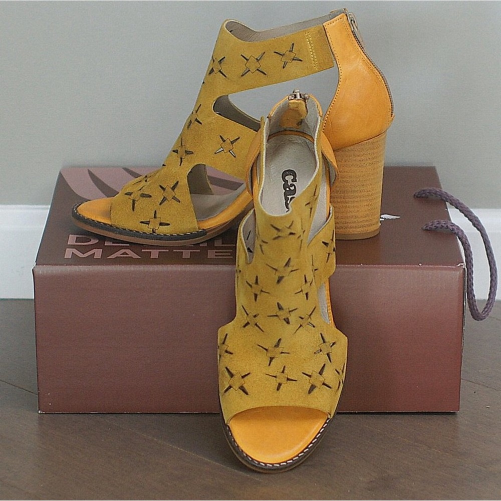 CASTA LEATHER SANDAL (39)